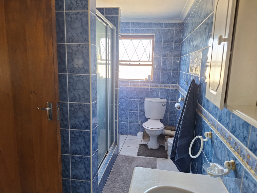 To Let 5 Bedroom Property for Rent in Retief Eastern Cape